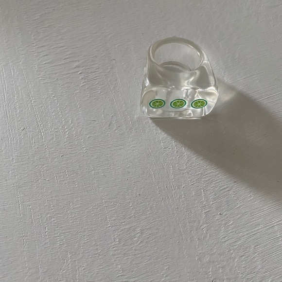 Urban Outfitters Lime Resin Ring - Picture 4 of 5